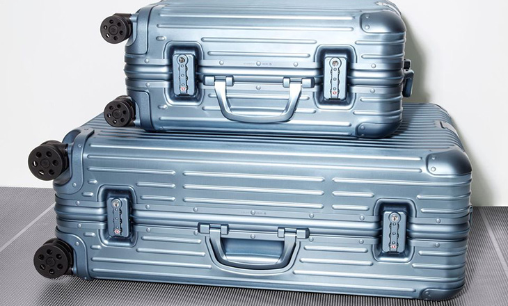 لا تفوت اقتناء قطعة من مجموعة RIMOWA المستوحاة من المياه الزرقاء في محيط القطب الشمالي